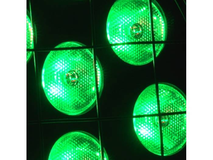 Cameo STUDIO PAR 64 RGBA Q 8W - Foco PAR LED de cuatro colores RGBA 18 x 8 W con Carcasa negra