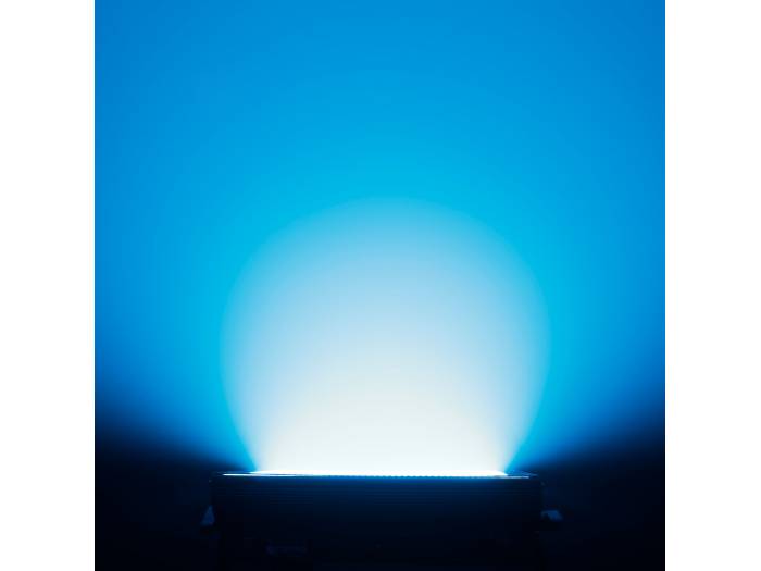 Cameo THUNDER® WASH 600 RGBW - 3 en 1 Estroboscopio, Cegador y Luz de Lavado - 16