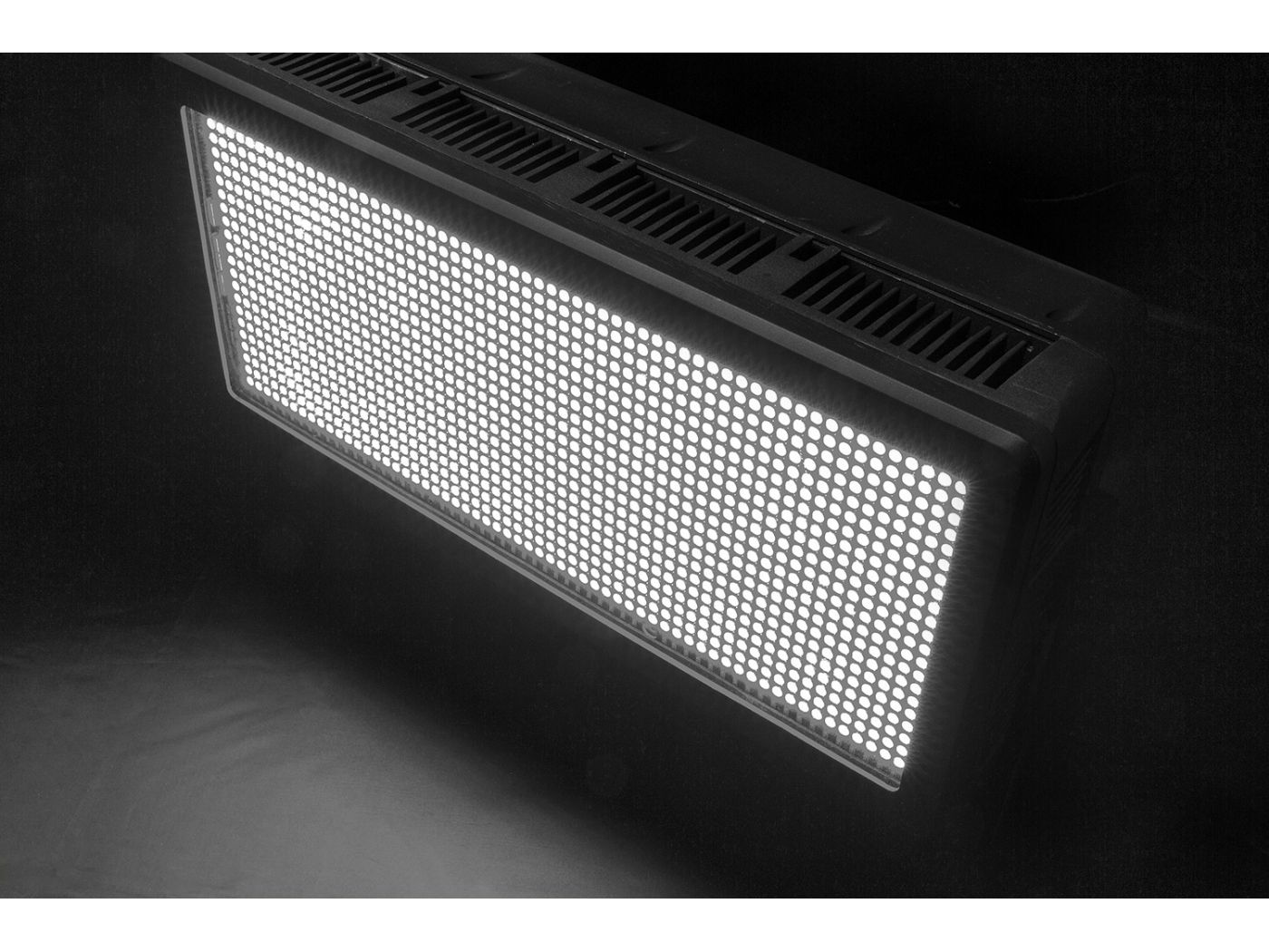 Beamz BS1500W Strobo LED CW IP65 - 9