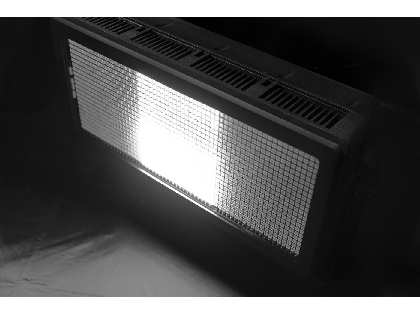 Beamz BS1500W Strobo LED CW IP65 - 10