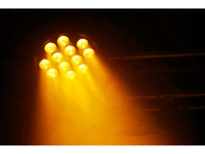 Beamz BT300 Foco plano PAR LED 12x 10W 6-en-1 