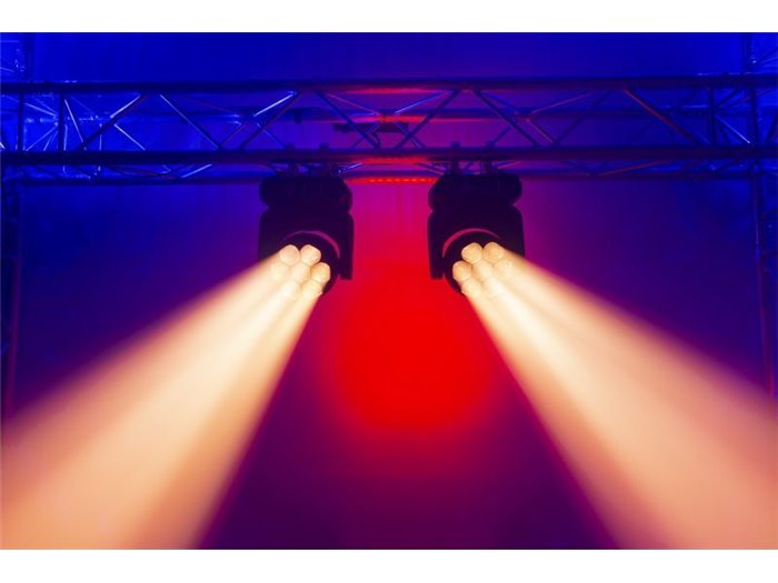 BeamZ Professional MHL740 Cabeza móvilLED con Zoom de 7x40 vatios