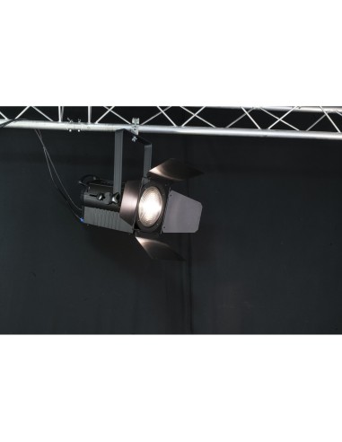 AFX TLIGHT-RGBW PROYECTOR FRESNEL DE LED RGBW 200W PARA TEATRO Y ESCENARIOS