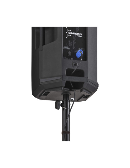 Ambiente: Altavoz profesional Audiophony de 15 pulgadas montado en trípode para eventos.