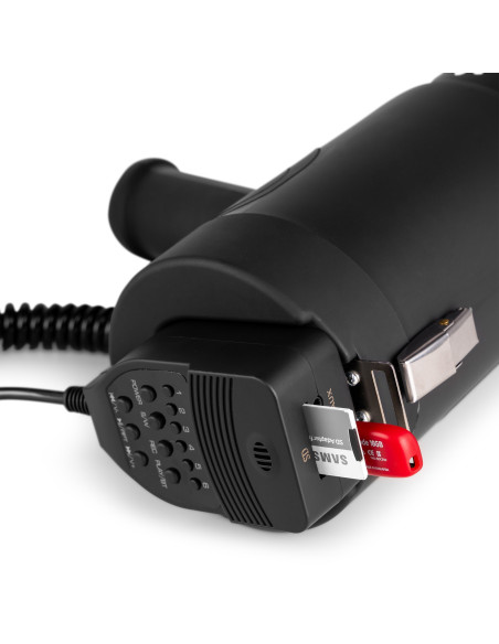 Montaje del microfono conectado en la parte trasera,